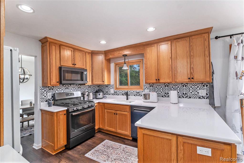857 Hampton Circle Rochester Hills, MI 48307 - Photo 24 of 41