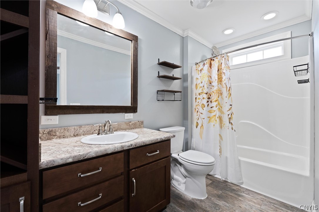 5918 McKinley Road Cicero, NY 13039 - Photo 28 of 50 2nd Floor Secondary Suite Full Bathroom.