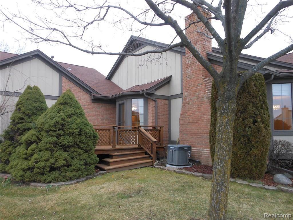 356 Meadow Bridge Drive, Unit 120 Rochester Hills, MI 48307 - Photo 4 of 34