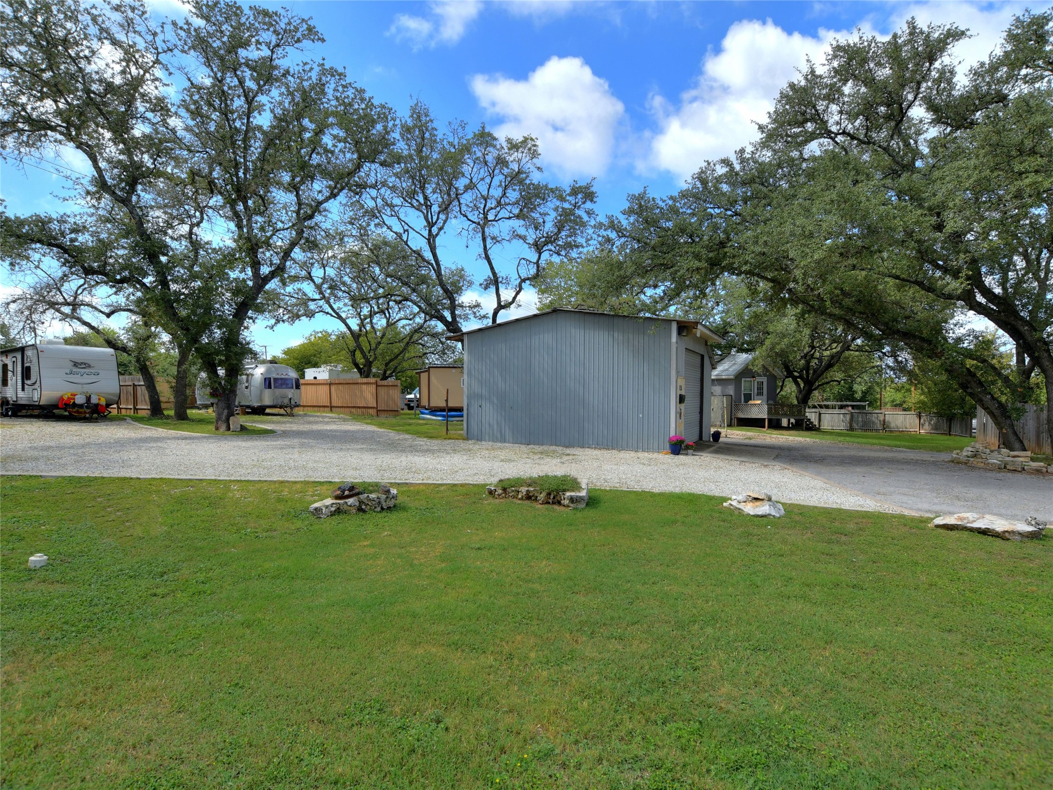 1702 Saracen Road Austin, TX 78733 - Photo 11 of 27
