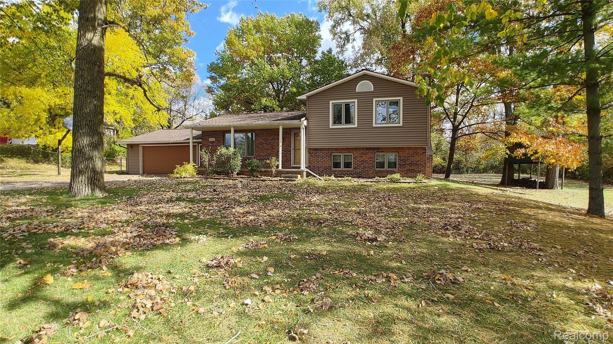 10498 Carmer Road Fenton, MI 48430 - Photo 1 of 40 1016201353_HDR.jpg