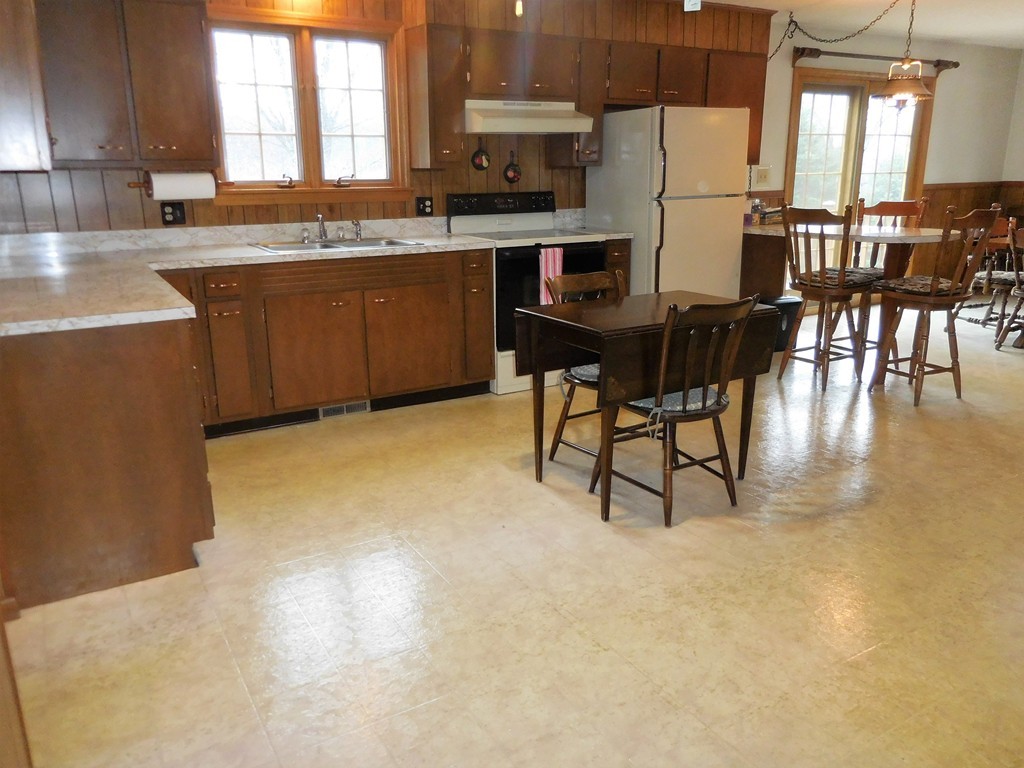930 Piper Road West Springfield, MA 01089 - Photo 11 of 28