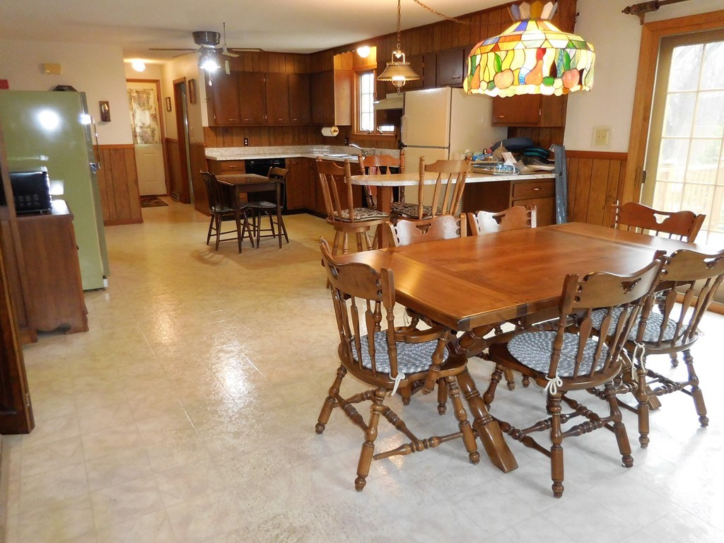 930 Piper Road West Springfield, MA 01089 - Photo 13 of 28