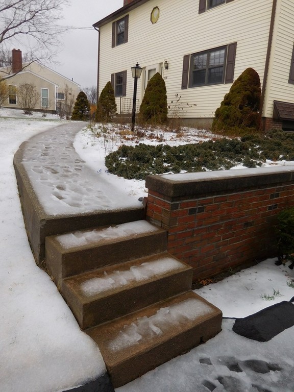930 Piper Road West Springfield, MA 01089 - Photo 3 of 28