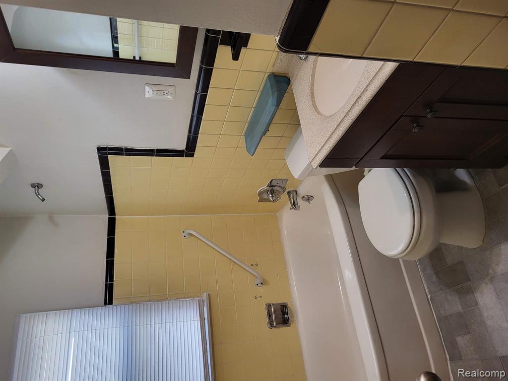 6621 Pelham Road Allen Park, MI 48101 - Photo 9 of 18