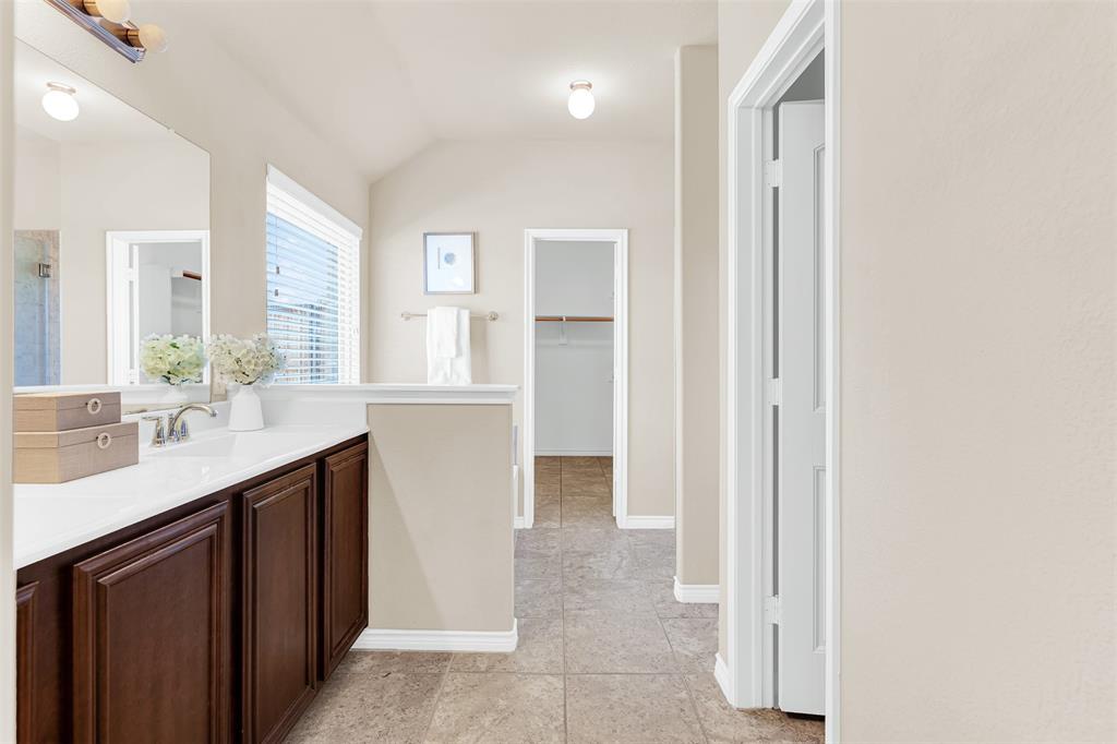 4813 Stacy Court Rowlett, TX 75088 - Photo 20 of 36 Large primary bathroom