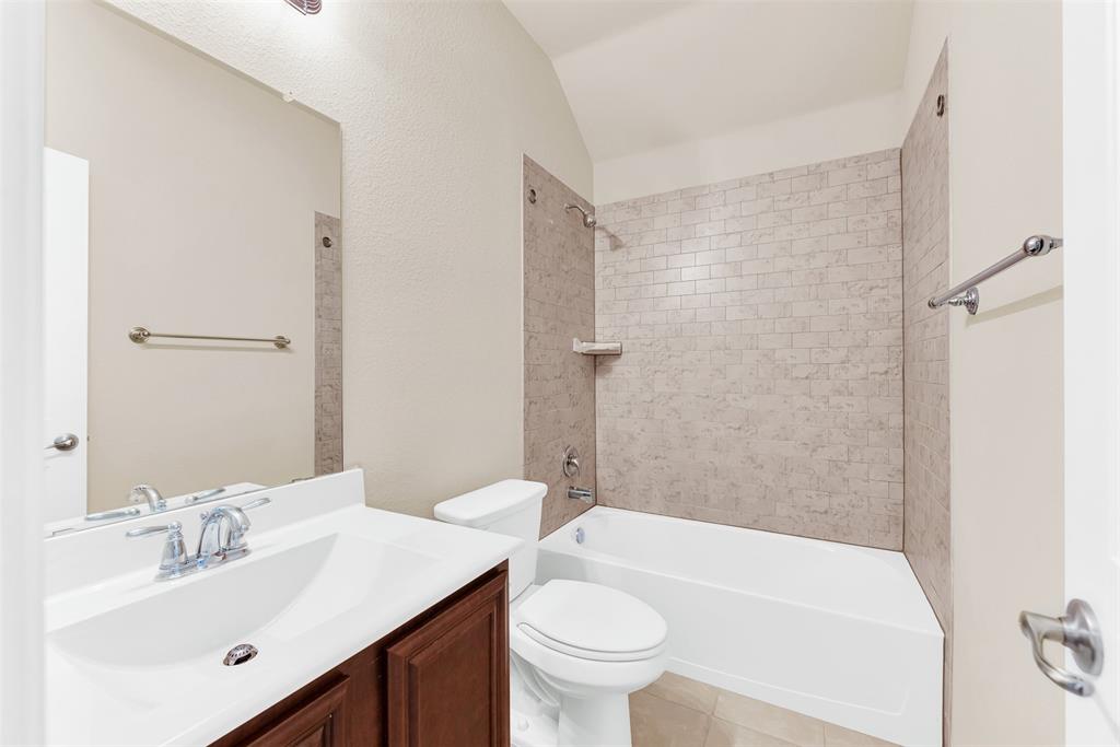 4813 Stacy Court Rowlett, TX 75088 - Photo 27 of 36 Secondary bathroom