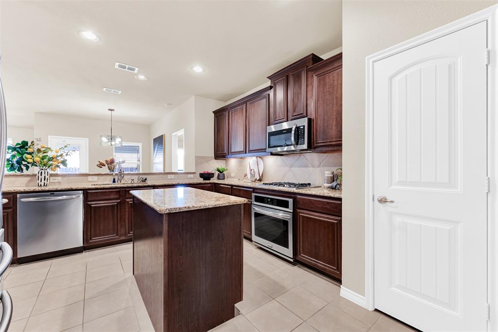 4813 Stacy Court Rowlett, TX 75088 - Photo 9 of 36 Kitchen with a long bar-top that over looks your breakfast room