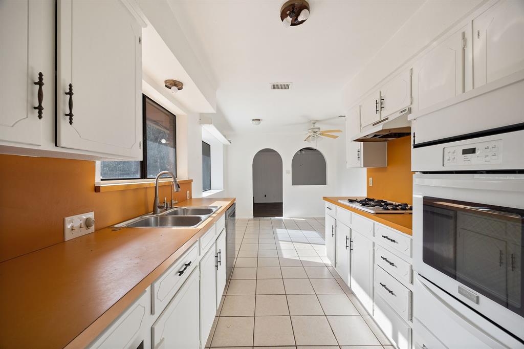 2736 Chebi Lane Denton, TX 76209 - Photo 11 of 27 a kitchen with stainless steel appliances a sink stove and cabinets