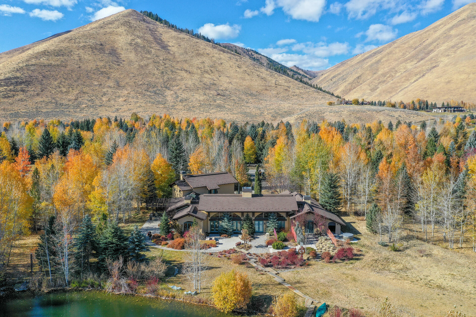 Large 2.3 acres on lake