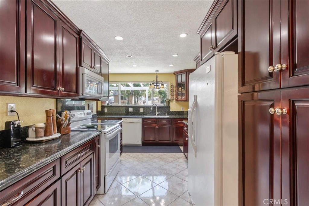 4817 Quartz Hill Road Quartz Hill, CA 93536 - Photo 4 of 40