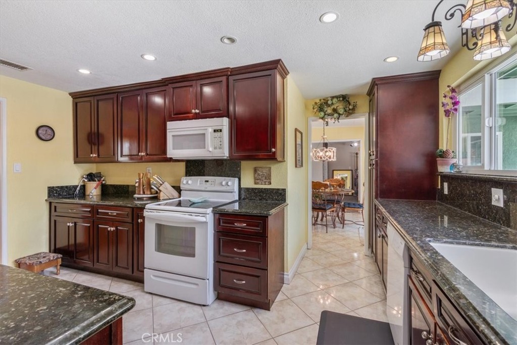 4817 Quartz Hill Road Quartz Hill, CA 93536 - Photo 5 of 40