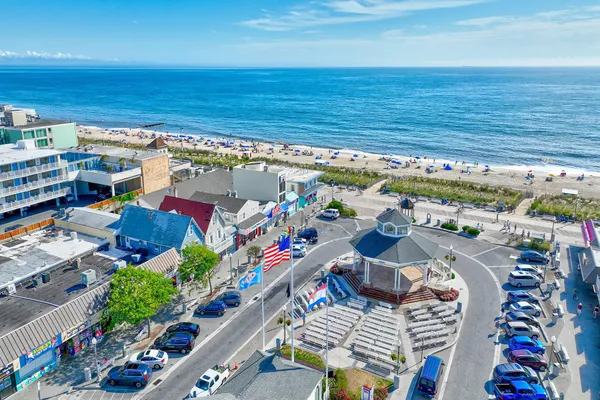 $598,900 | 37670 Exeter Drive, Unit 2, Rehoboth Beach, DE 19971