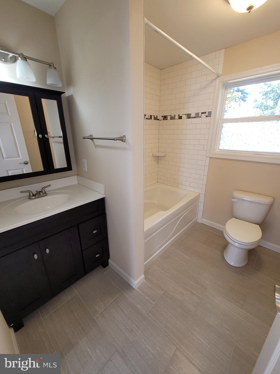 141 Jefferson Road Waldorf, MD 20602 - Photo 22 of 37 a bathroom with a tub sink and a mirror
