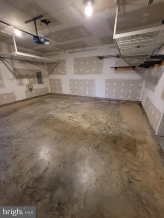 a view of yard with tree