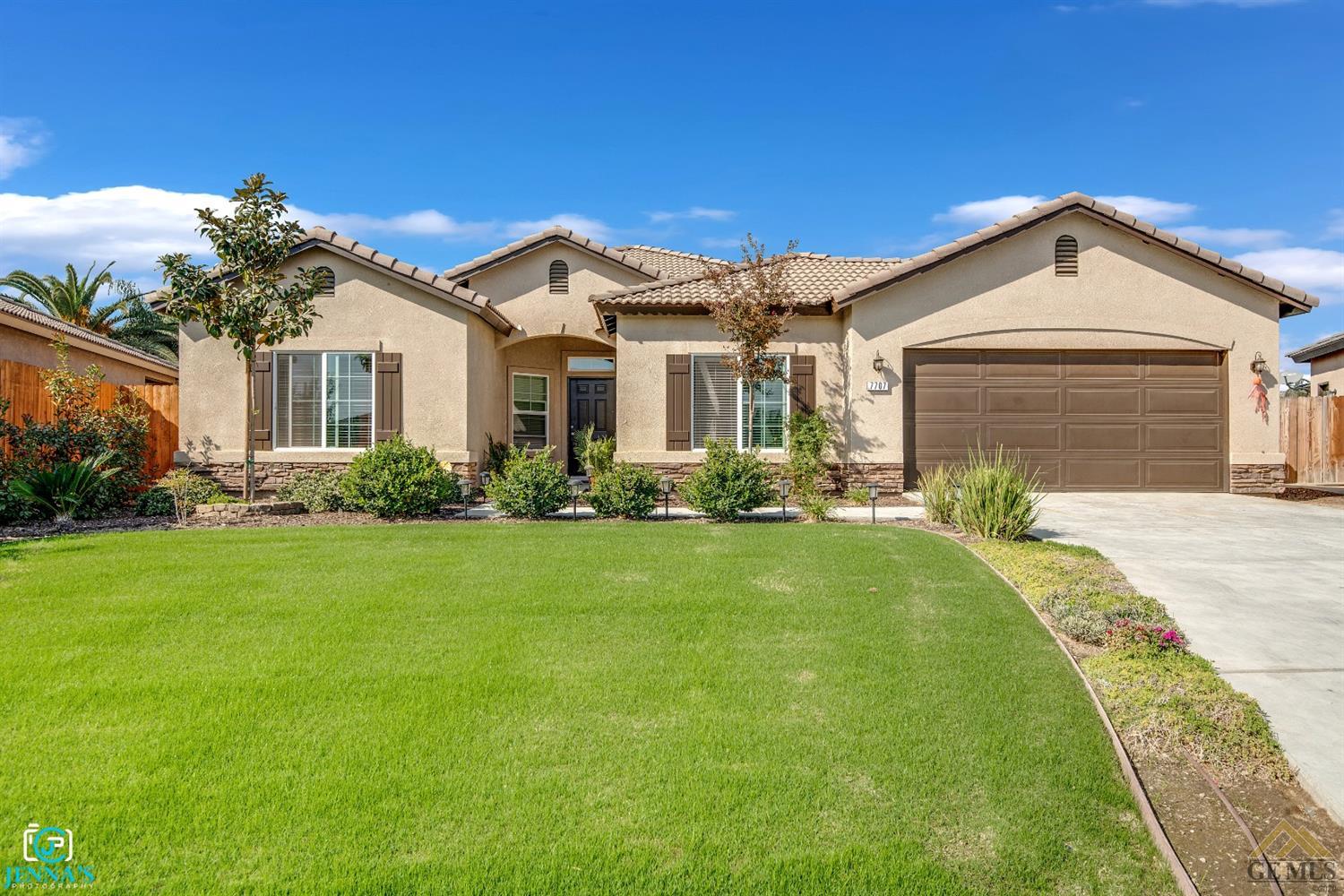 7707 Rhine Drive Bakersfield, CA 93313 - Photo 2 of 33