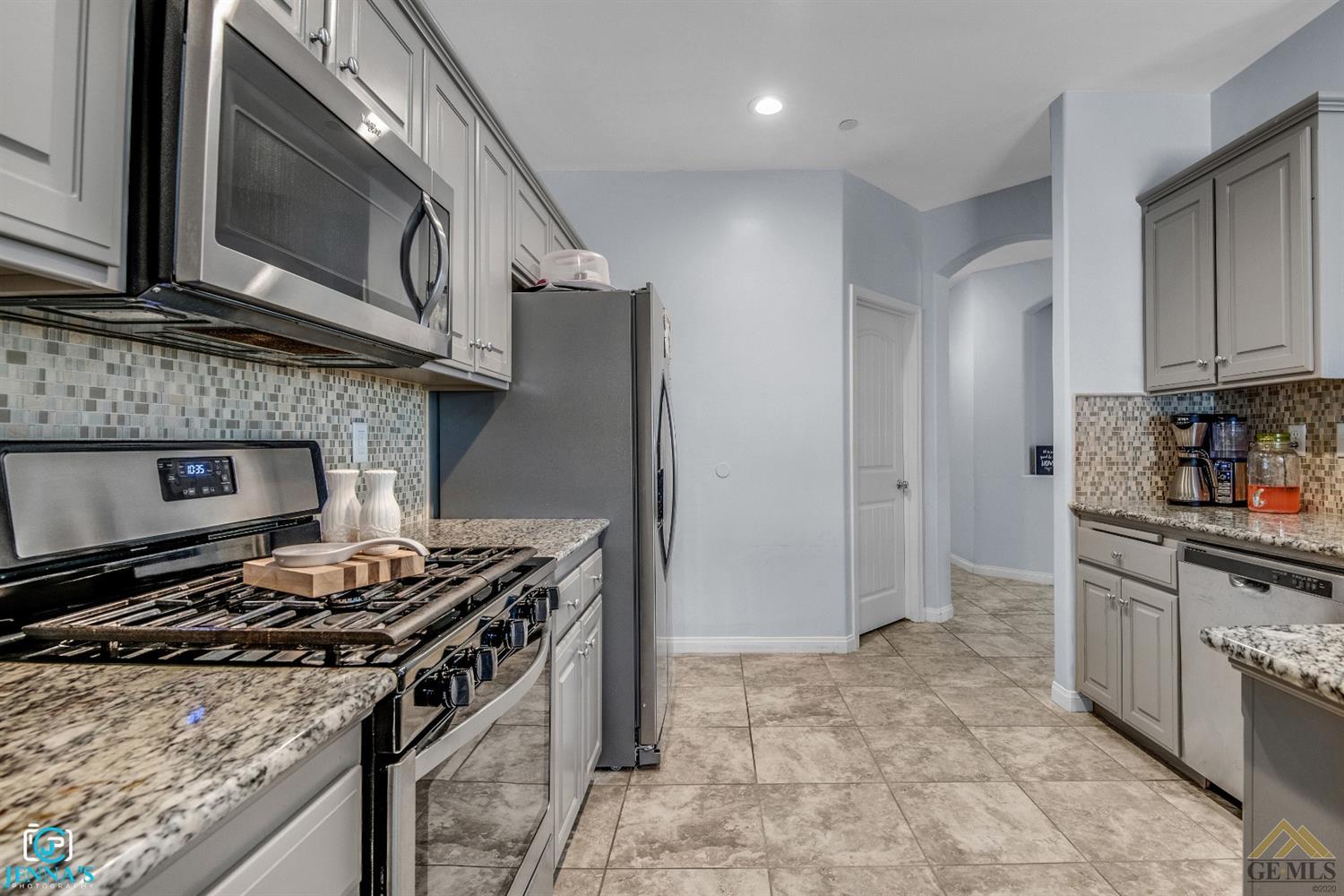 7707 Rhine Drive Bakersfield, CA 93313 - Photo 15 of 33