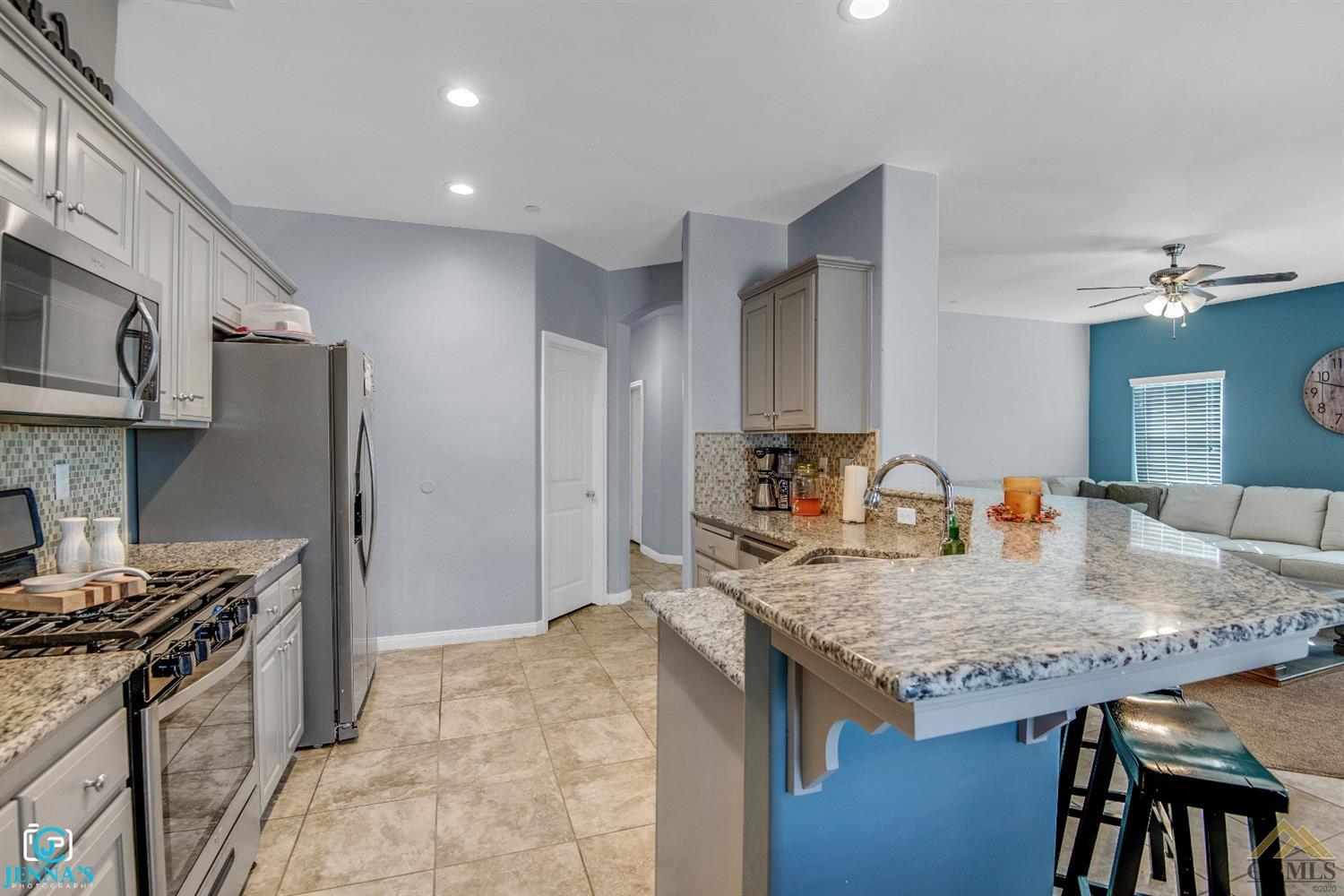 7707 Rhine Drive Bakersfield, CA 93313 - Photo 16 of 33