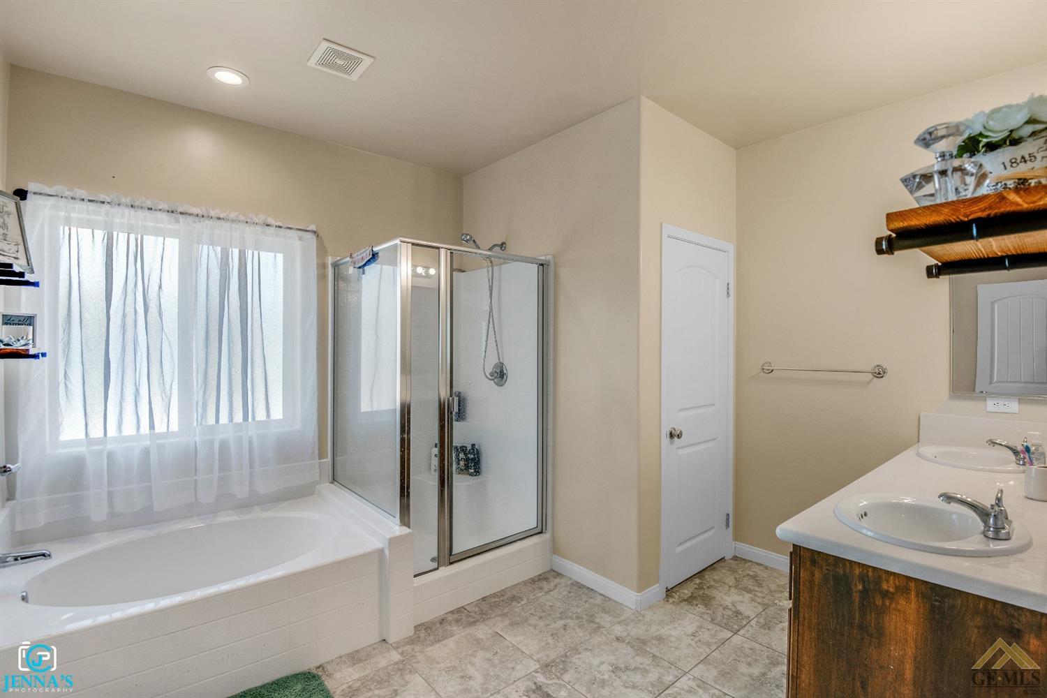 7707 Rhine Drive Bakersfield, CA 93313 - Photo 24 of 33