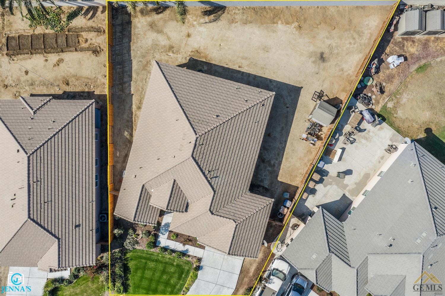 7707 Rhine Drive Bakersfield, CA 93313 - Photo 4 of 33