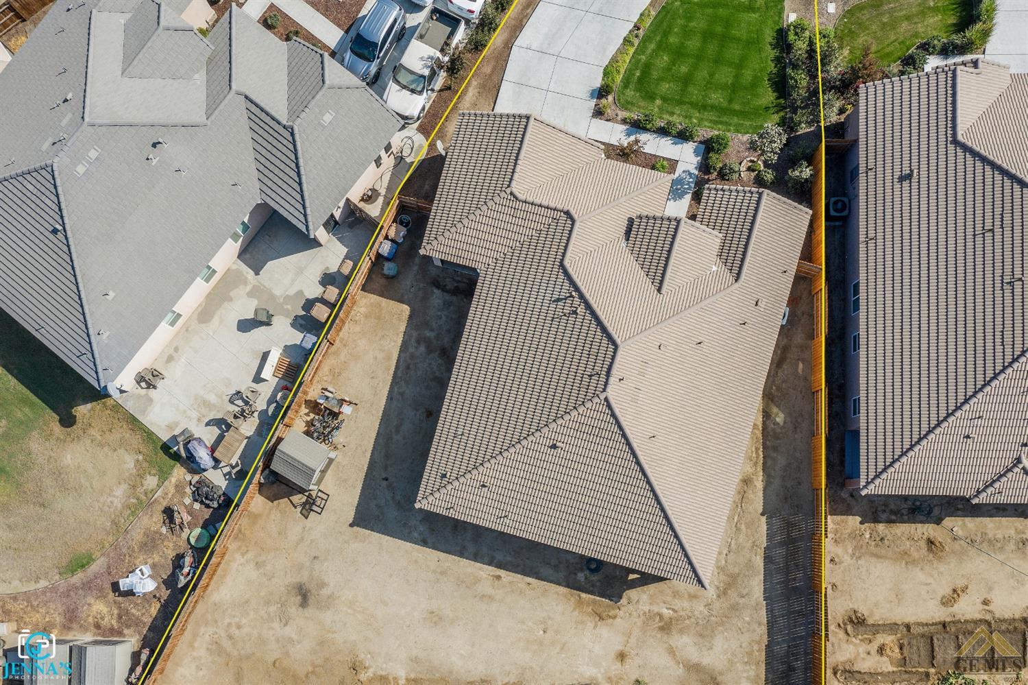 7707 Rhine Drive Bakersfield, CA 93313 - Photo 5 of 33