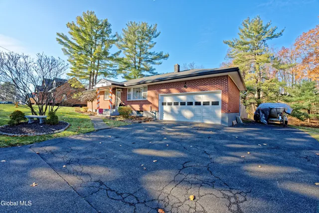 $353,900 | 17 Midland Road, North Greenbush, NY 12180