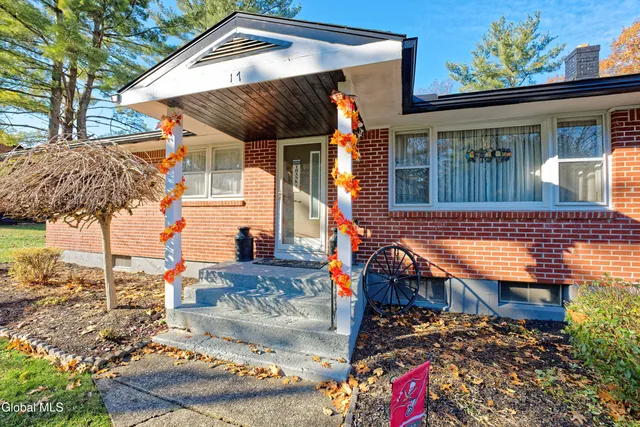 $353,900 | 17 Midland Road, North Greenbush, NY 12180