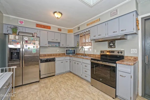 $353,900 | 17 Midland Road, North Greenbush, NY 12180