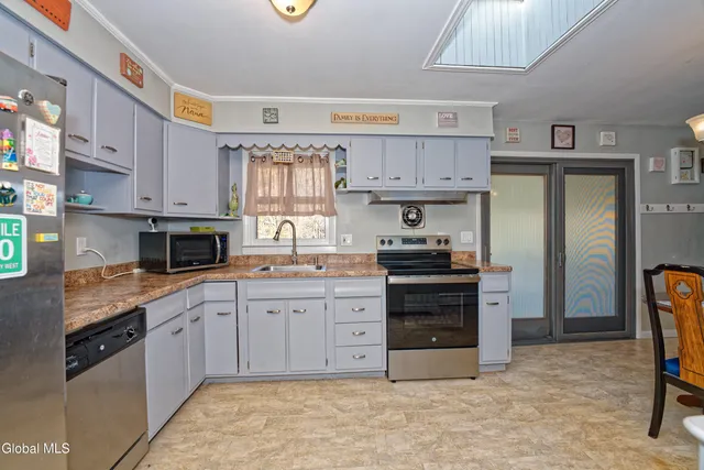 $353,900 | 17 Midland Road, North Greenbush, NY 12180