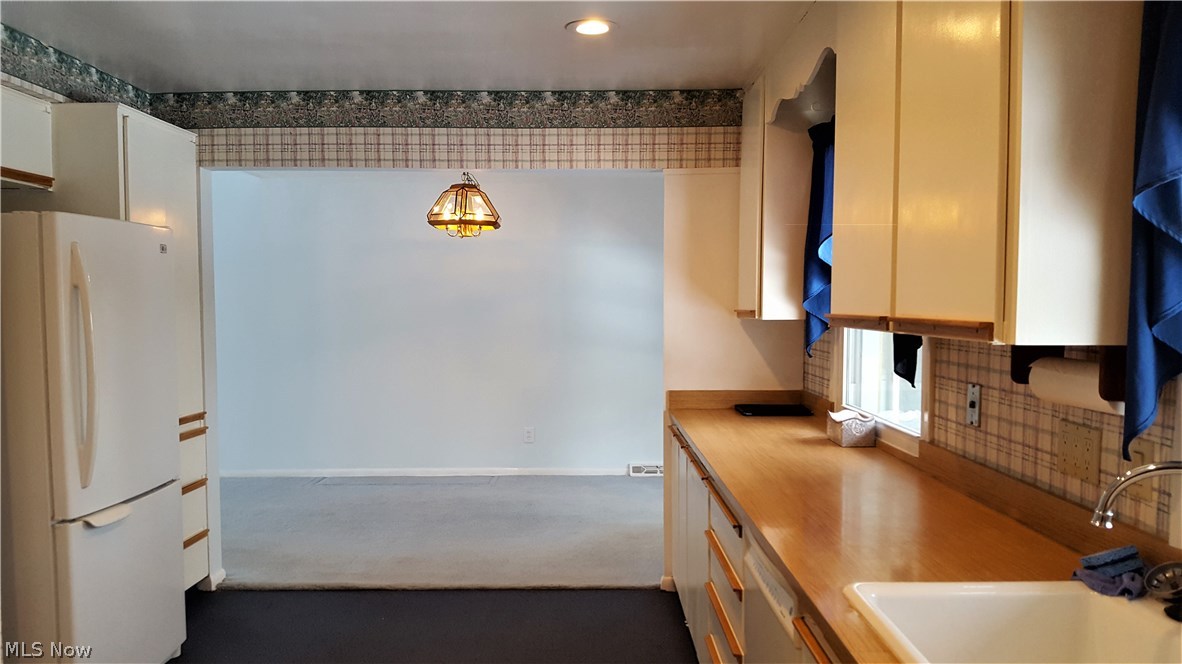 6423 Hamden Road Parma Heights, OH 44130 - Photo 6 of 23