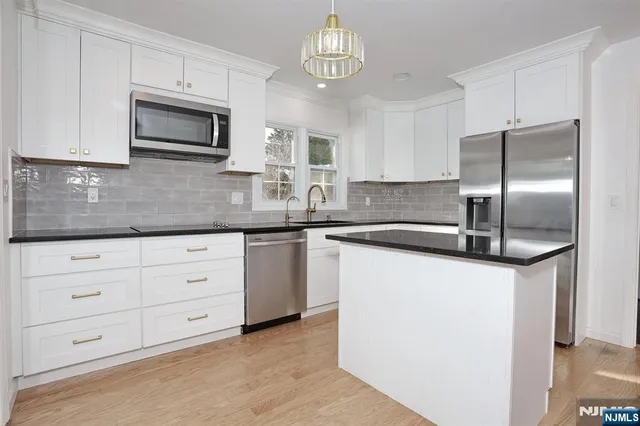 $878,000 | 31 Madison Avenue, Demarest, NJ 07627