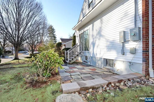 $878,000 | 31 Madison Avenue, Demarest, NJ 07627