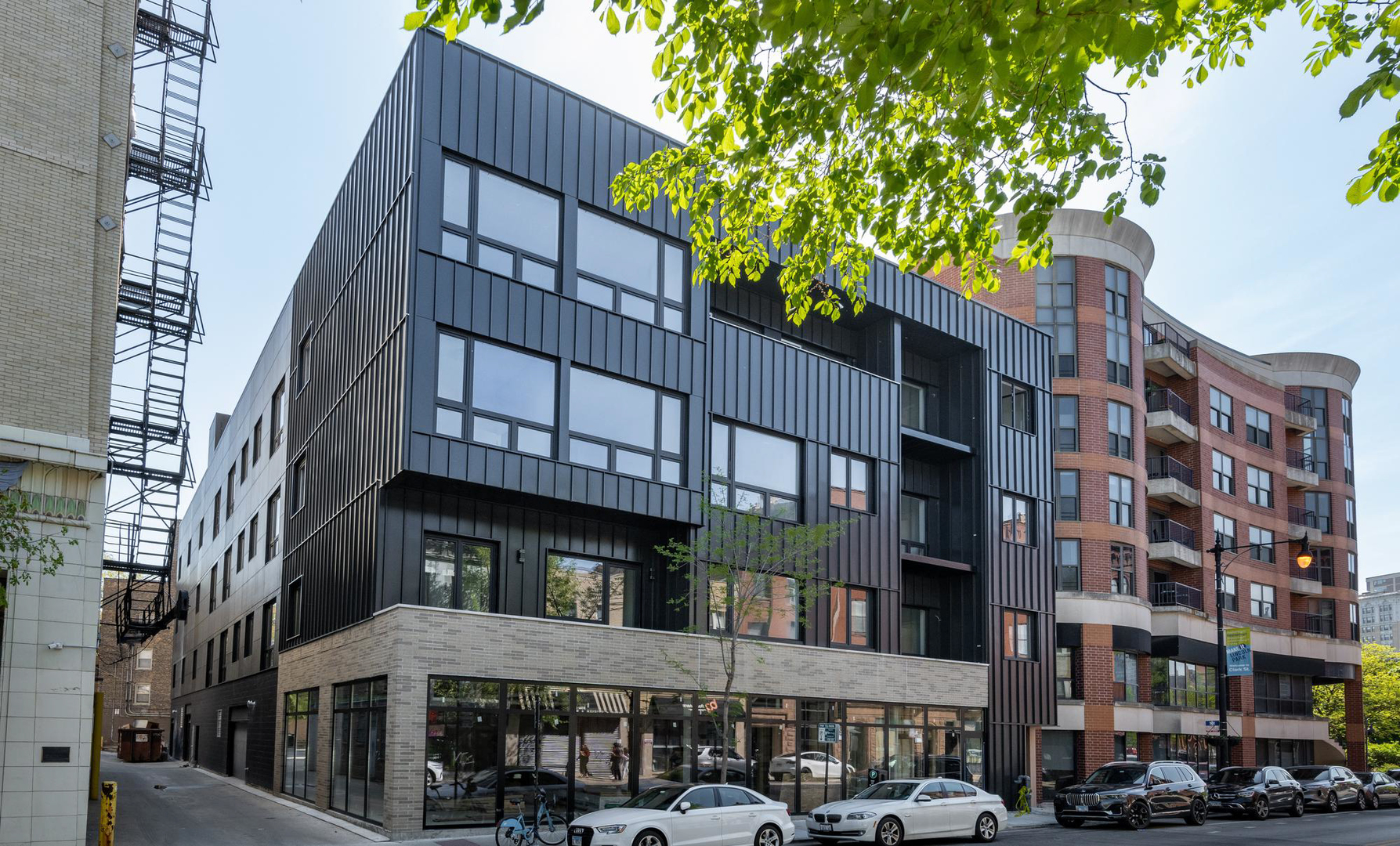 2317 North Clark St Unit 401  