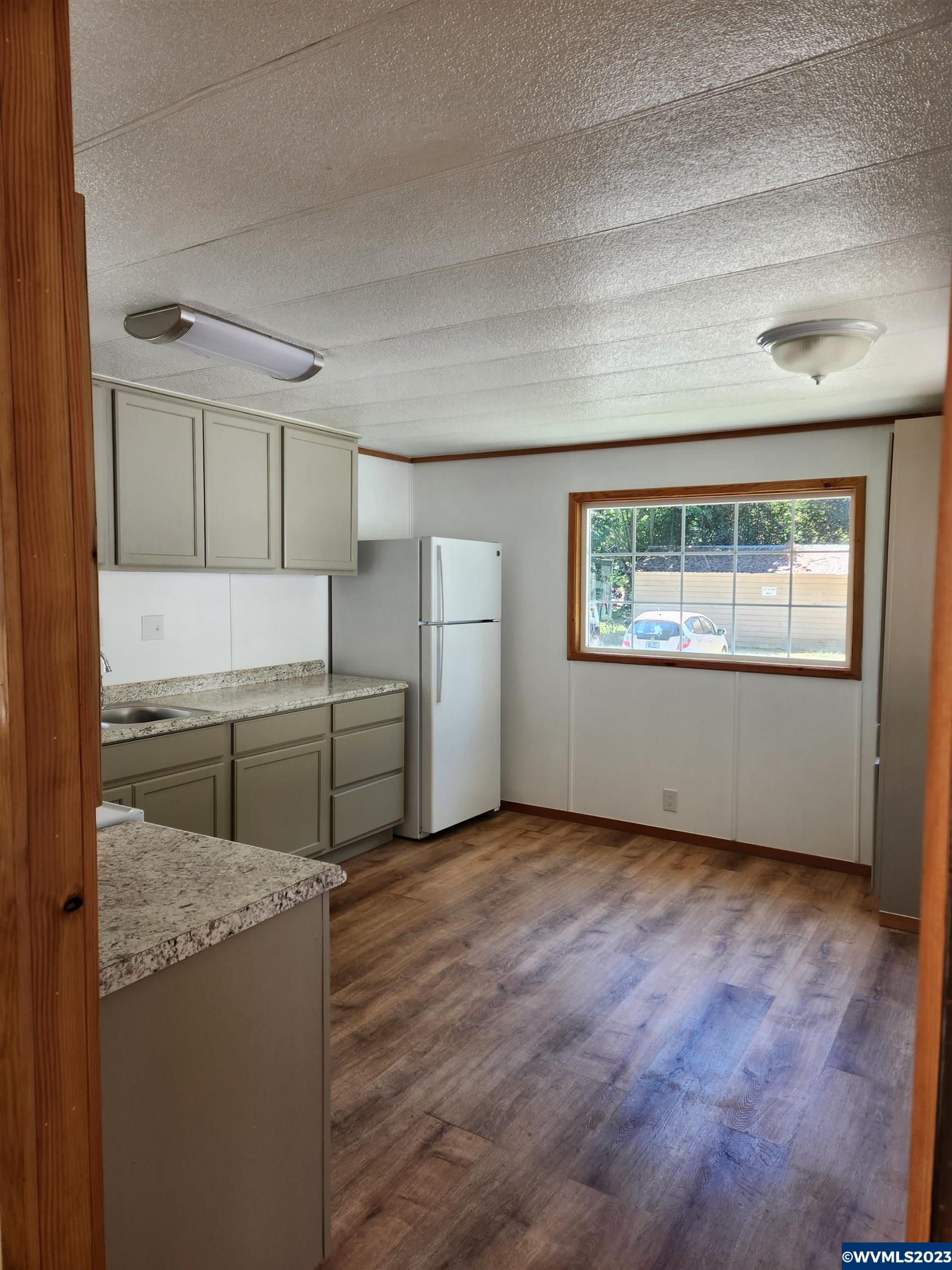 27171 Clear Lake Road, Unit 22 Eugene, OR 97402 - Photo 10 of 25
