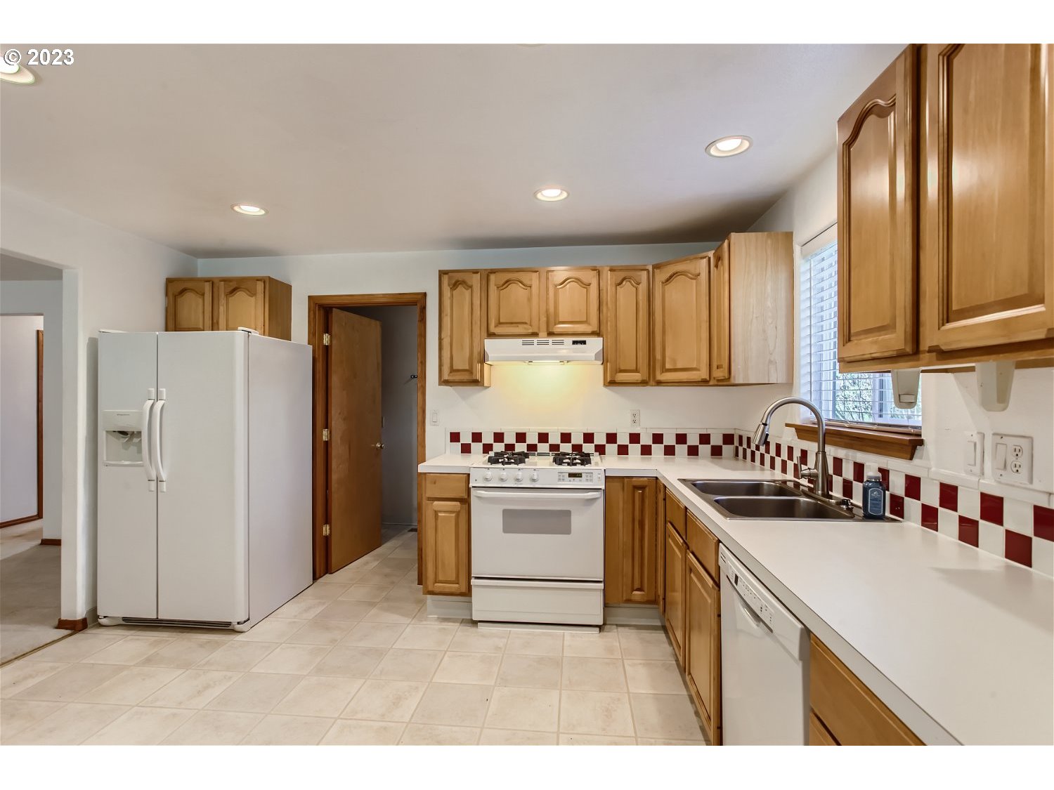 5585 Southwest River Road Hillsboro, OR 97123 - Photo 14 of 29 a kitchen with stainless steel appliances granite countertop a refrigerator a sink a stove and oven