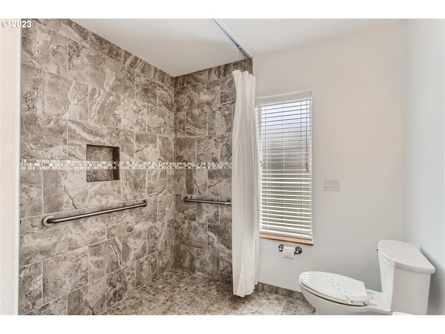 5585 Southwest River Road Hillsboro, OR 97123 - Photo 19 of 29 a bathroom with a toilet and a shower