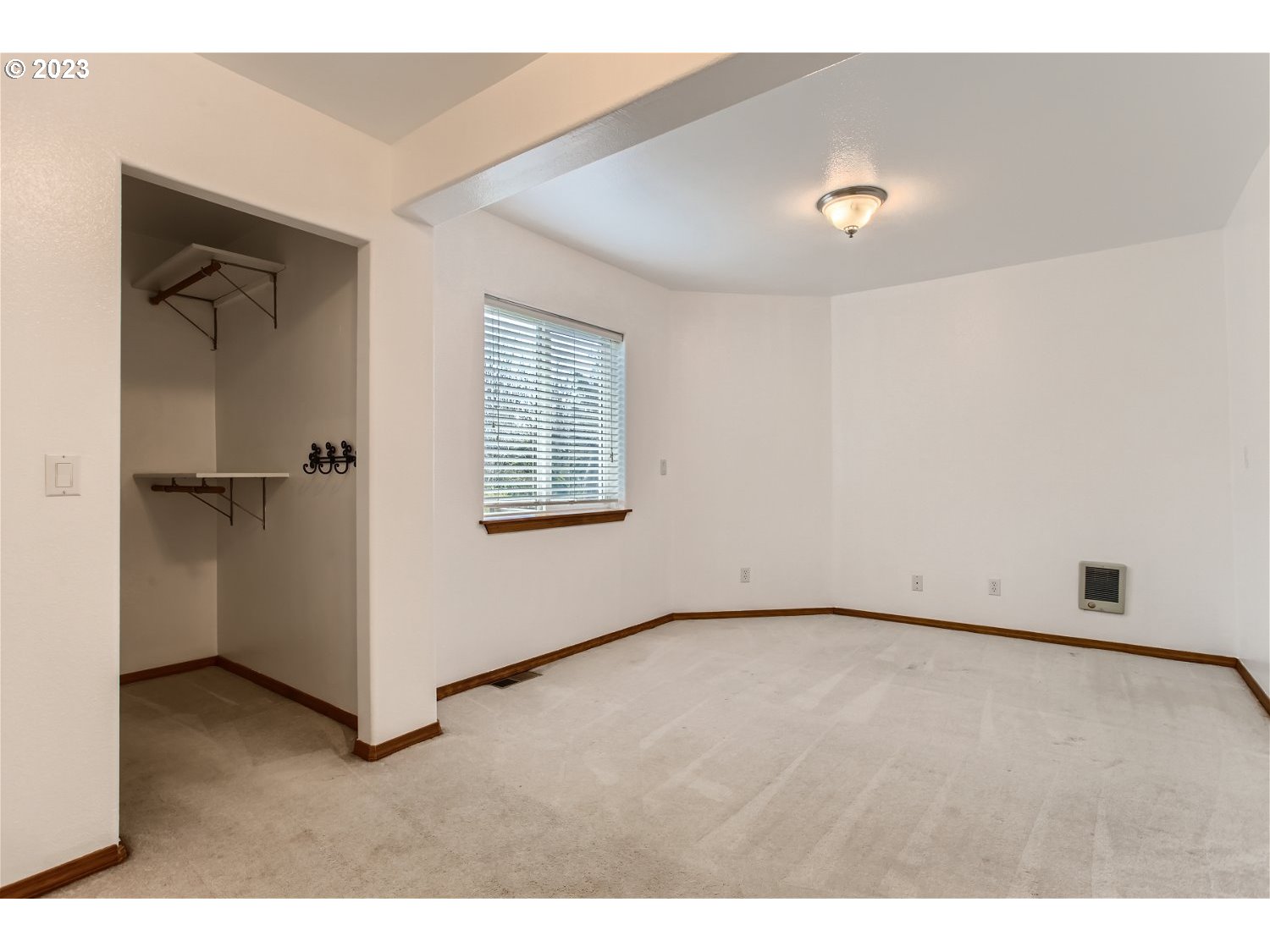 5585 Southwest River Road Hillsboro, OR 97123 - Photo 22 of 29 an empty room with windows