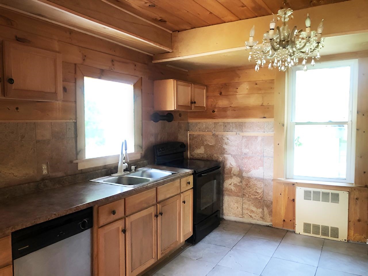 9 Charles Street Rutland, VT 05701 - Photo 3 of 10