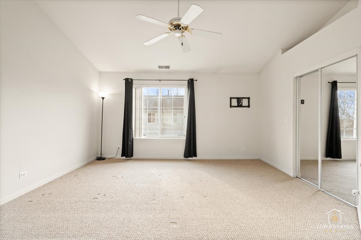 74 Cherbourg Court Wheeling, IL 60090 - Photo 22 of 34