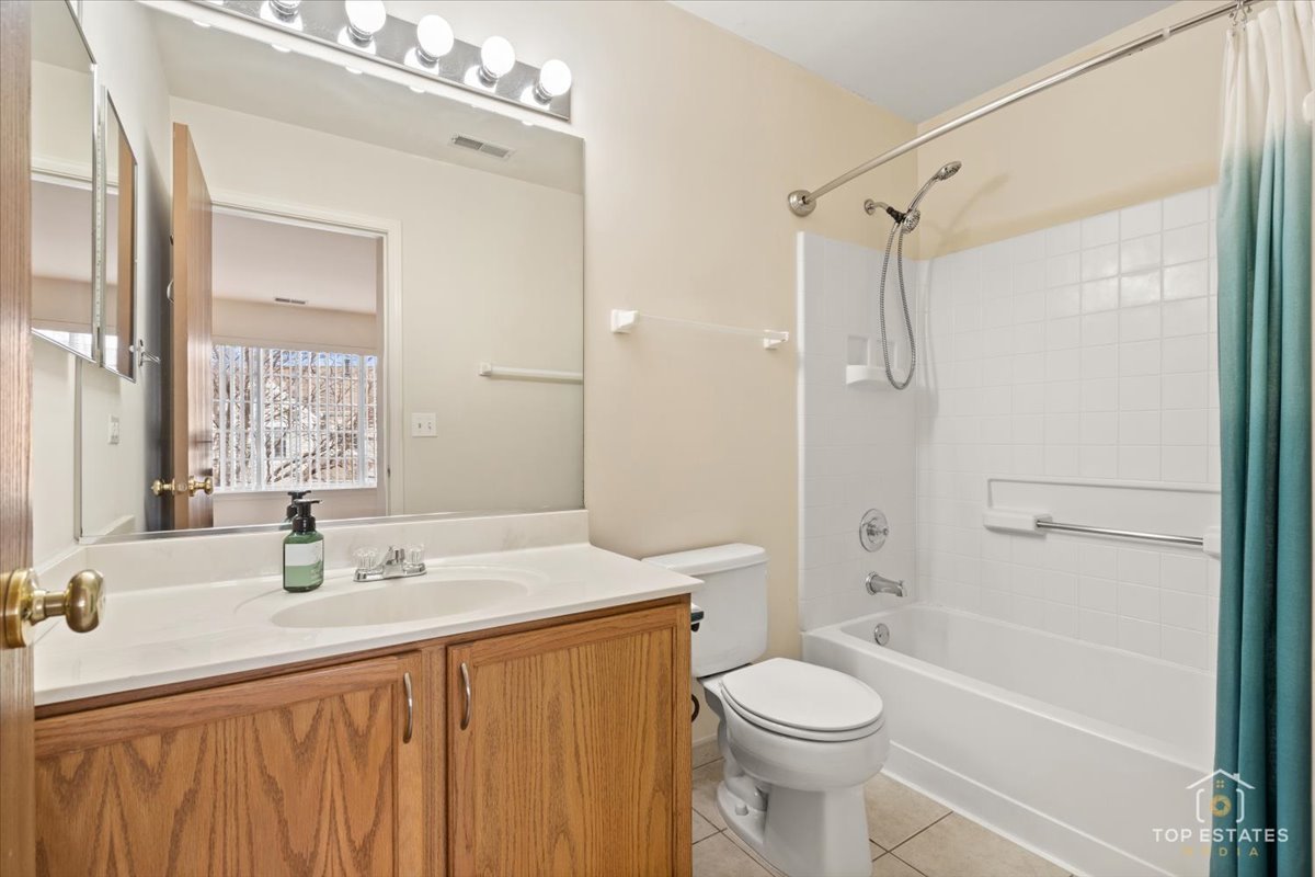 74 Cherbourg Court Wheeling, IL 60090 - Photo 30 of 34