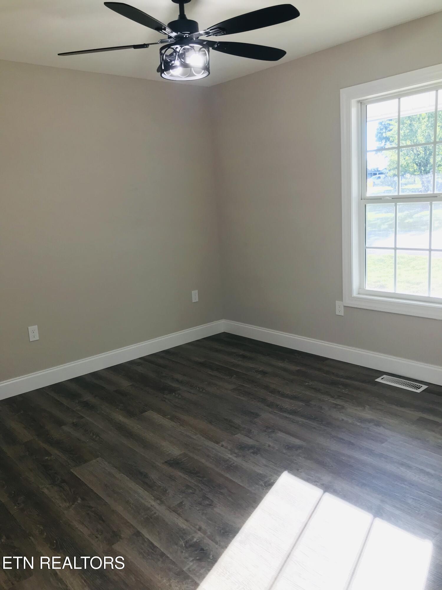 116 Bristol Road Harrogate, TN 37752 - Photo 17 of 28 44696399-E7A9-4481-AB98-9C668D6887E6