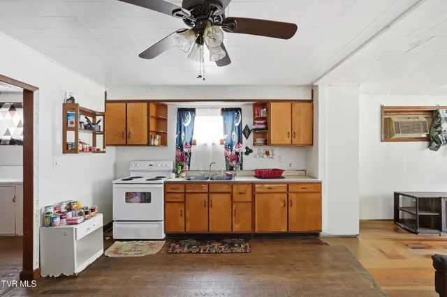 $79,995 | 124 Clinchco Main Street, Clinchco, VA 24226