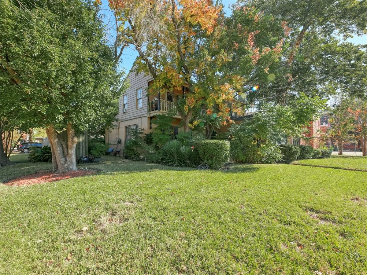 2001 Binz Street Houston, TX 77004 - Photo 2 of 19