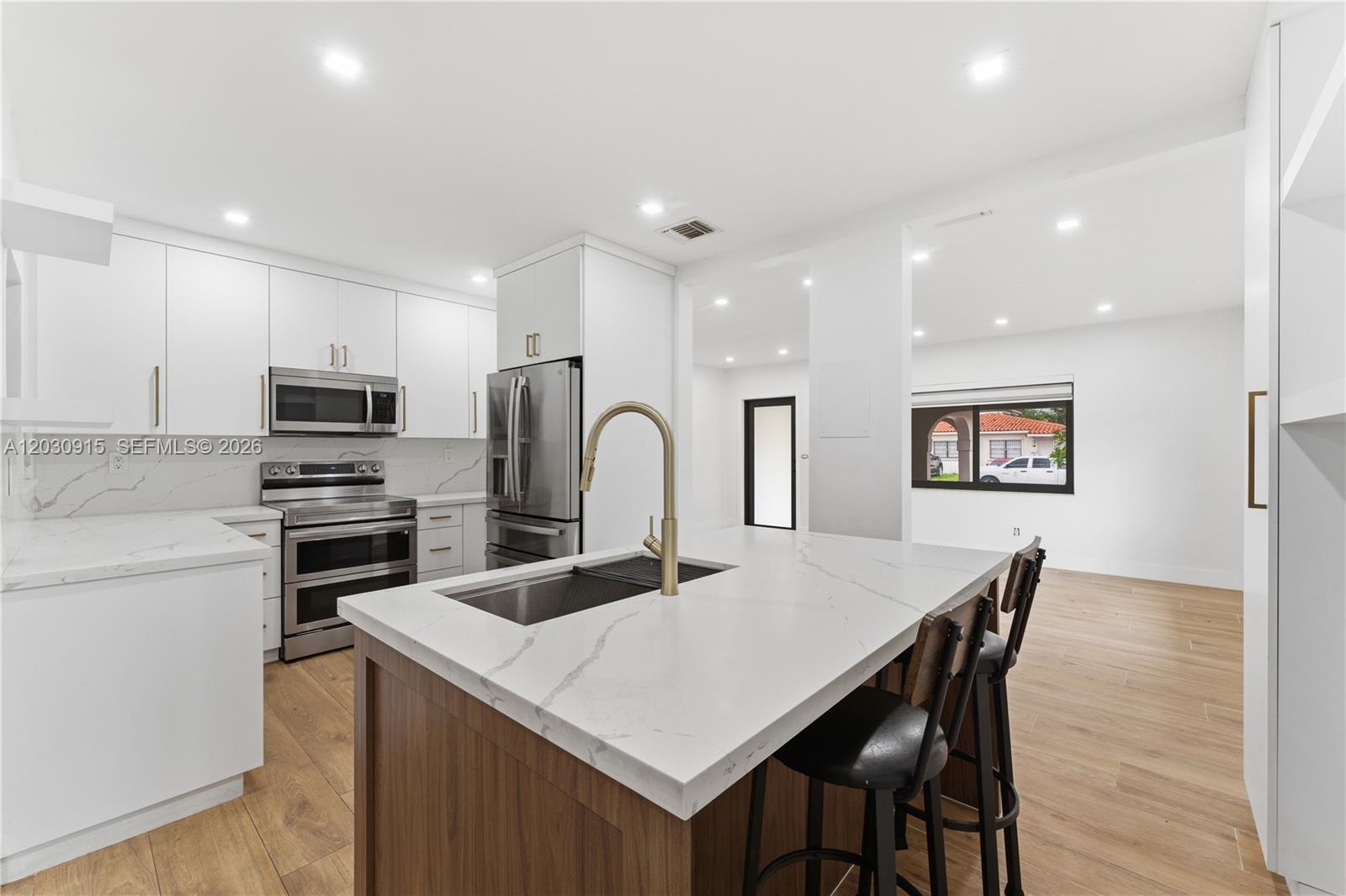 121 Southwest 71st Avenue Miami, FL 33144 - Photo 8 of 32