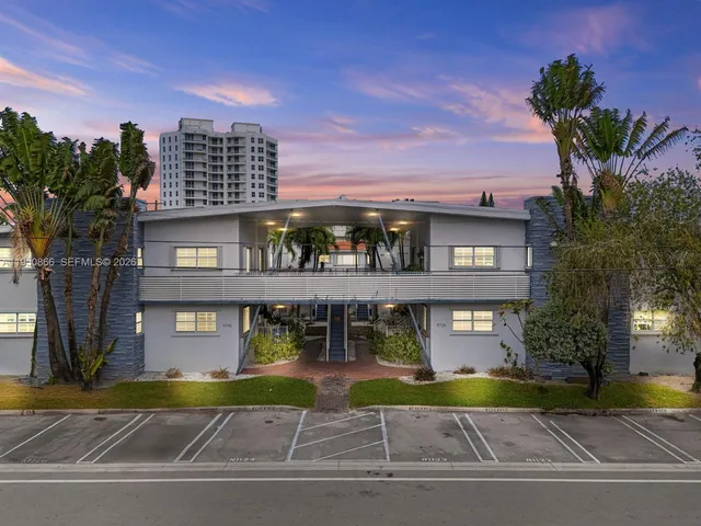 a view of a pathway along a building