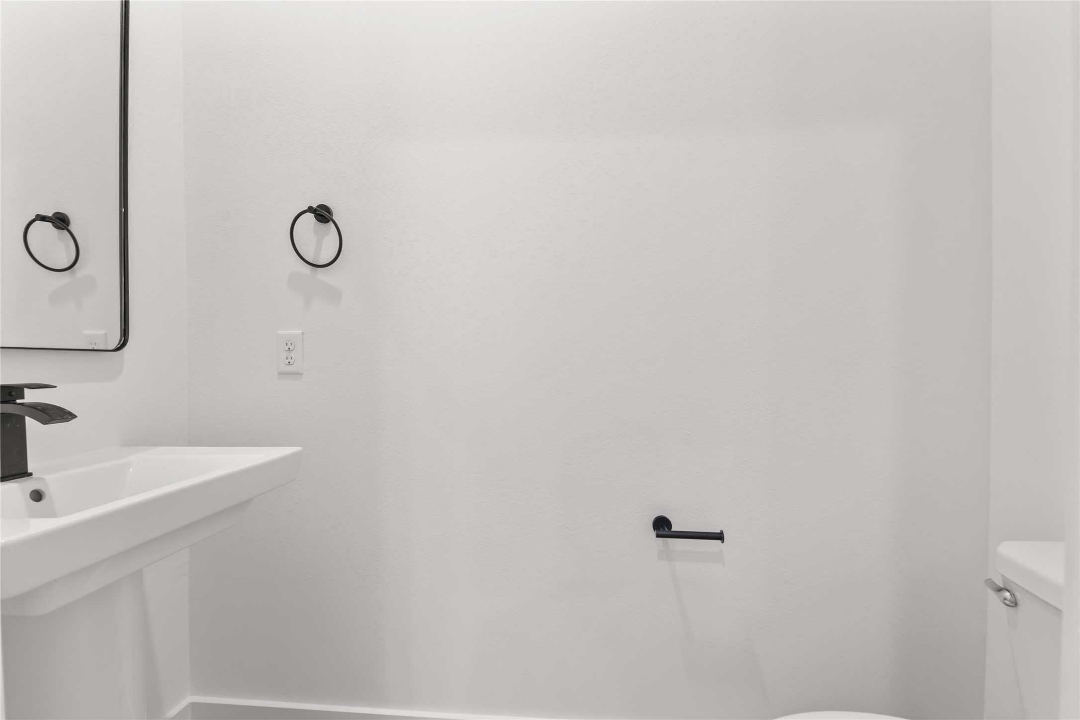 3426 Bolin Road Houston, TX 77092 - Photo 13 of 34 Half bath located on the first floor.