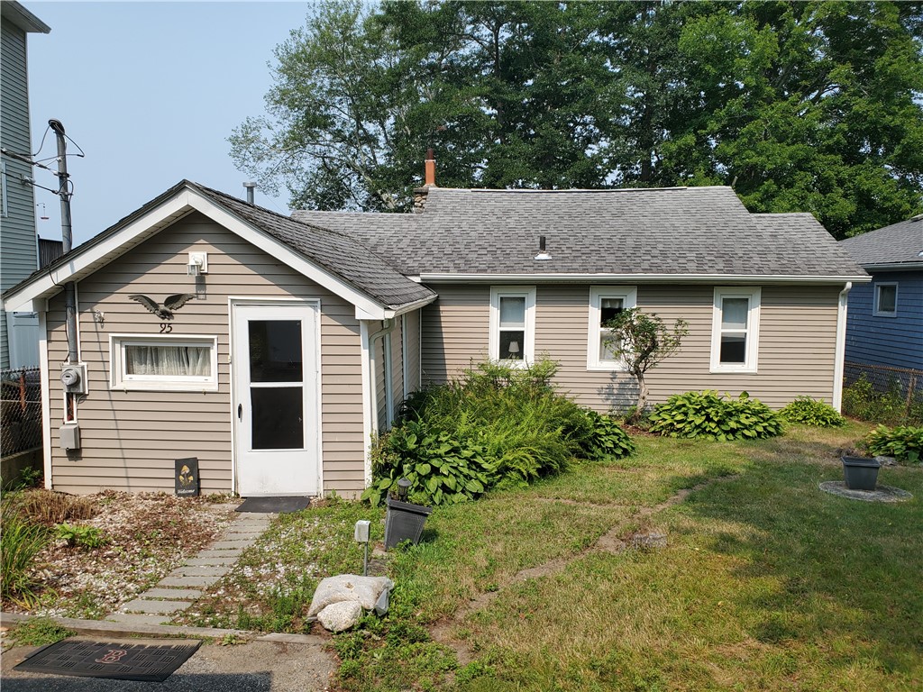 95 Mohawk Street Coventry, RI 02816 - Photo 3 of 42