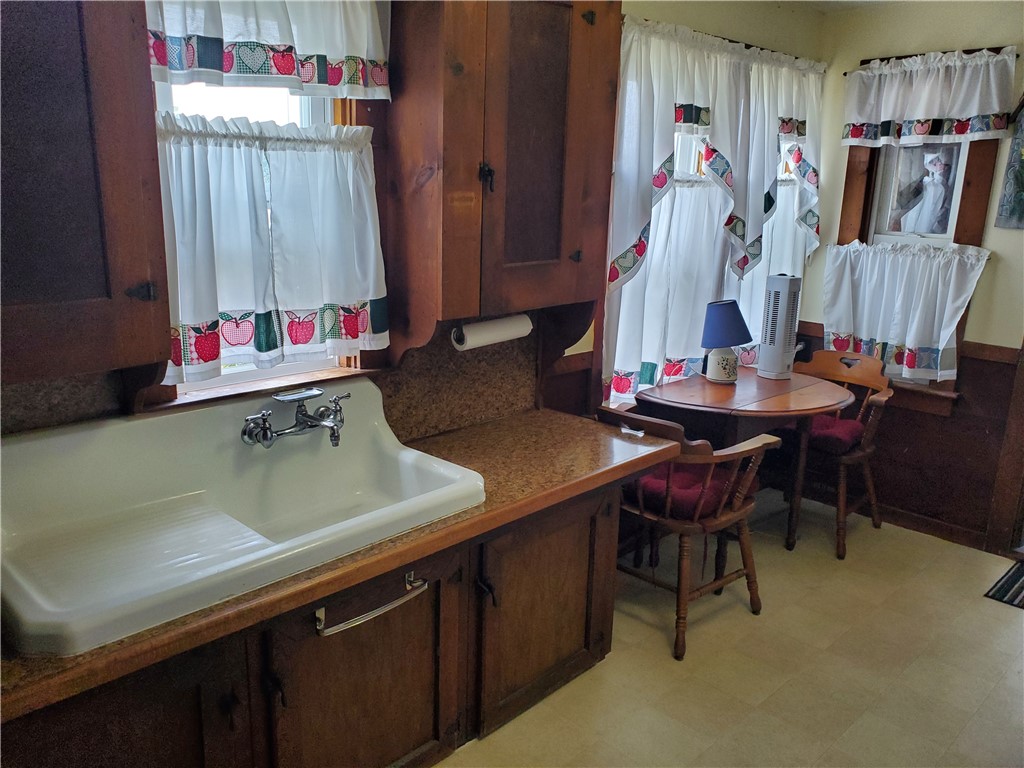 95 Mohawk Street Coventry, RI 02816 - Photo 6 of 42