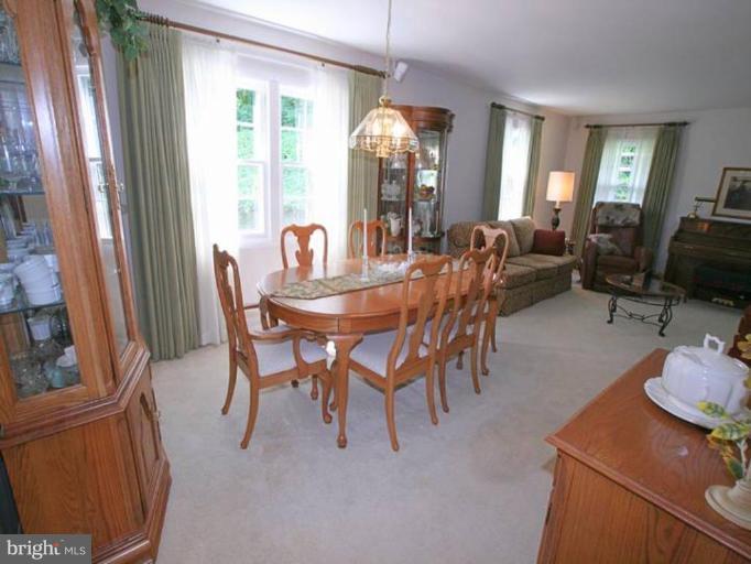 1798 Roxboro Place Crofton, MD 21114 - Photo 4 of 16 Dining Area