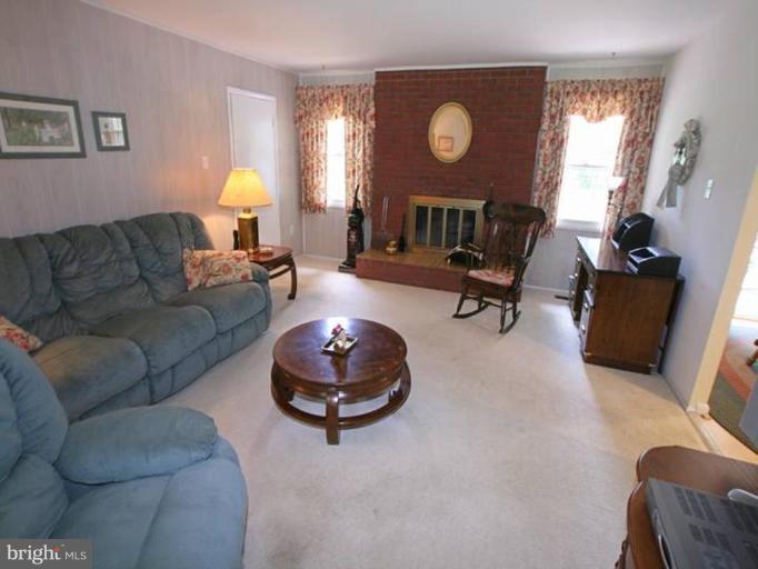 1798 Roxboro Place Crofton, MD 21114 - Photo 8 of 16 Family Room
